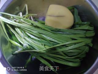 快手素菜   韭菜炒土豆丝的做法步骤：1