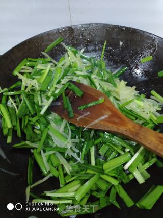 快手素菜   韭菜炒土豆丝的做法步骤：4