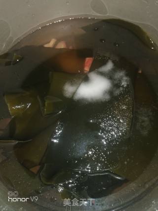 *团圆饭**猪蹄海带山药汤的做法步骤：3
