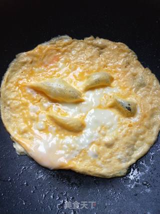 鲜虾鸡蛋面的做法步骤：1