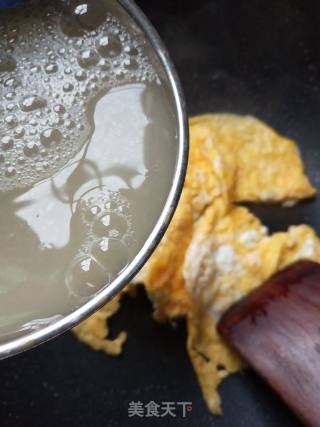 鲜虾鸡蛋面的做法步骤：2