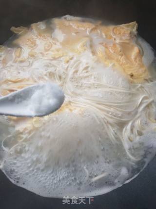鲜虾鸡蛋面的做法步骤：5