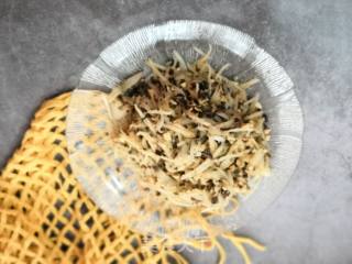 粉丝炒梅干菜萝卜的做法步骤：7