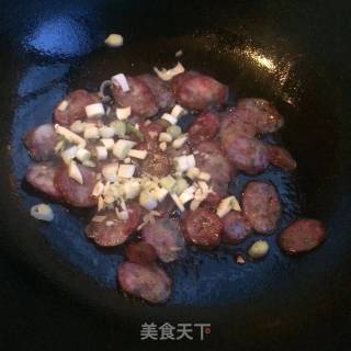 青椒炒腊肠的做法步骤：6