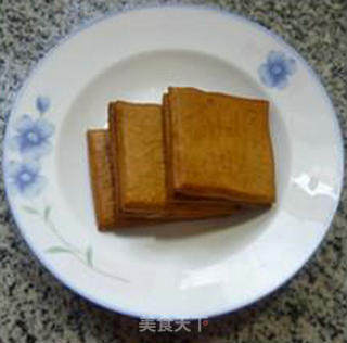 椿芽拌香干的做法步骤：2