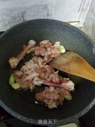 土豆鸡腿焖饭的做法步骤：3