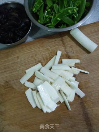 山药木耳炒甜豆的做法步骤：5