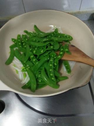 山药木耳炒甜豆的做法步骤：11