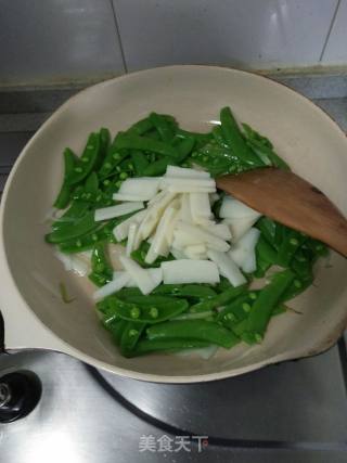 山药木耳炒甜豆的做法步骤：12