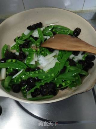 山药木耳炒甜豆的做法步骤：14