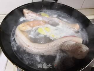 广西梅菜扣肉的做法步骤：1