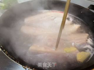 广西梅菜扣肉的做法步骤：2