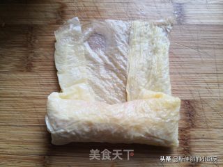 香菇白菜烩豆油皮卷的做法步骤：5