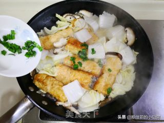 香菇白菜烩豆油皮卷的做法步骤：11