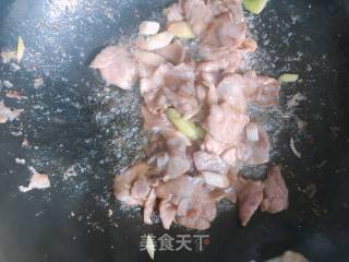杏鲍菇炒肉片的做法步骤：3