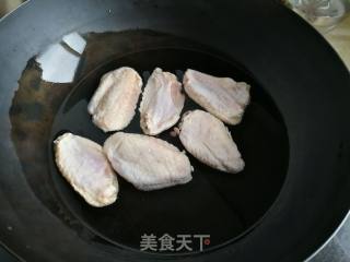 苹果烧鸡翅的做法步骤：2