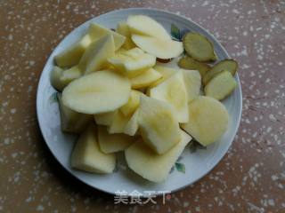 苹果烧鸡翅的做法步骤：4