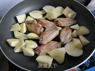 苹果烧鸡翅的做法步骤：5