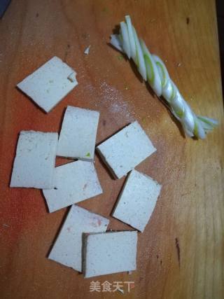 黑豆芽炒豆腐的做法步骤：2