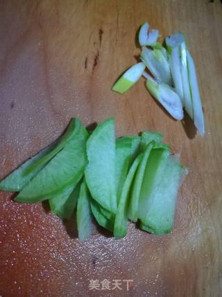 嫩芽萝卜的做法步骤：2