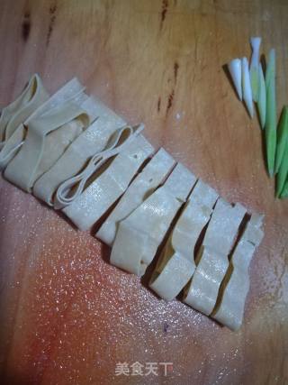 黑豆芽千张丝的做法步骤：2