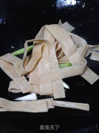 黑豆芽千张丝的做法步骤：4