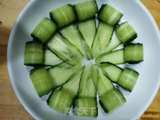 酸辣黄瓜卷的做法步骤：4
