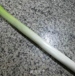 大葱牛肉馅饺子的做法步骤：2