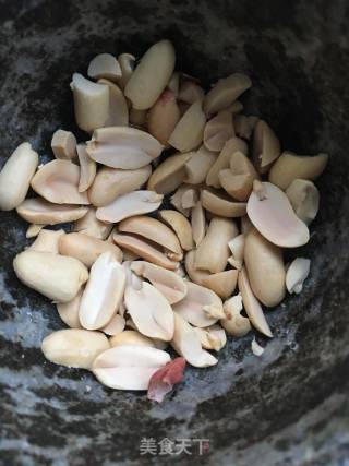 “快手素菜”花生拌苦菊的做法步骤：3