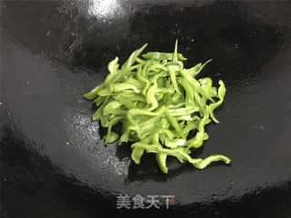 青椒炒素鸡的做法步骤：5