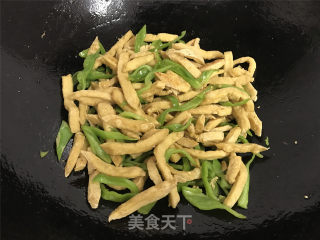 青椒炒素鸡的做法步骤：6