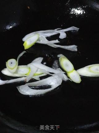 西红柿炒花菜的做法步骤：2