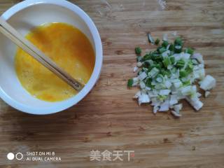 快手素菜  茼蒿鸡蛋的做法步骤：2