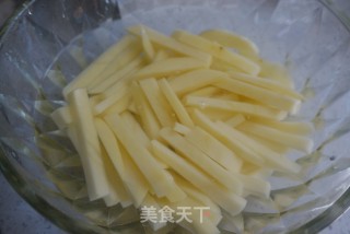 炸薯条的做法步骤：2