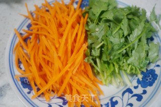 煎豆皮卷的做法步骤：1