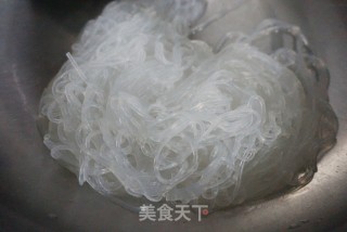 紫甘蓝炒粉丝的做法步骤：2
