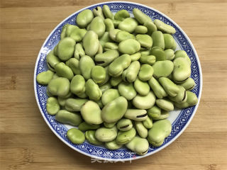 洋葱蚕豆的做法步骤：1