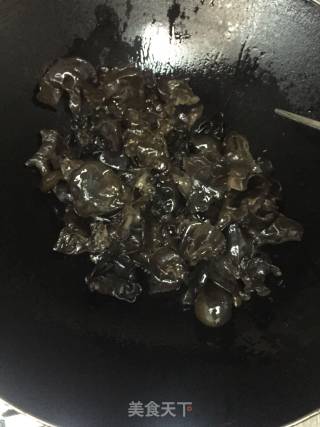 云耳炒腐竹的做法步骤：3