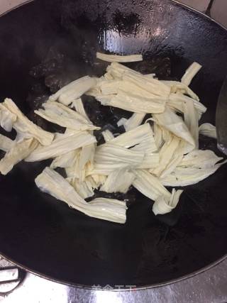 云耳炒腐竹的做法步骤：4