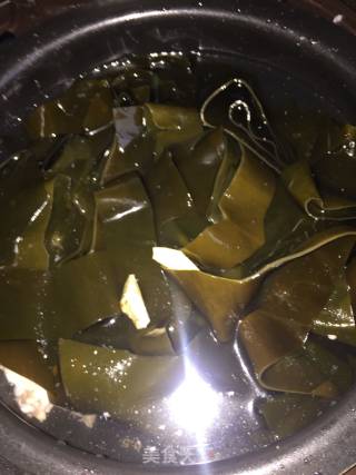 海带大骨汤的做法步骤：3