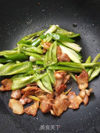 卷心菜炒五花肉的做法步骤：5