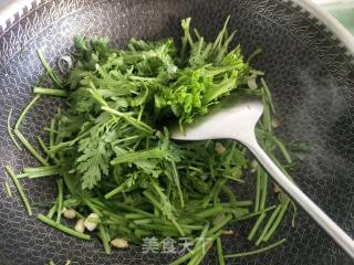 清炒茼蒿的做法步骤：4