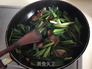 蒜苗炒鸡杂的做法步骤：5