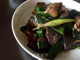 蒜苗炒鸡杂的做法步骤：6