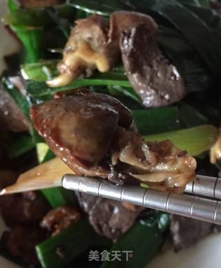 蒜苗炒鸡杂的做法步骤：7
