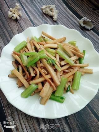 杏鲍菇炒芹菜的做法步骤：14