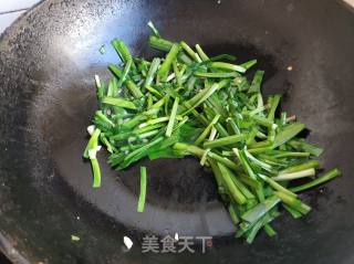 韭菜炒鸭血的做法步骤：6