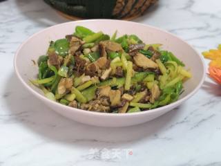 青椒炒过油肉的做法步骤：6