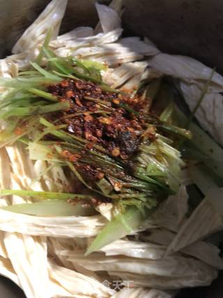 凉拌腐竹西芹的做法步骤：9