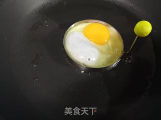 鸡蛋西红柿汉堡的做法步骤：2